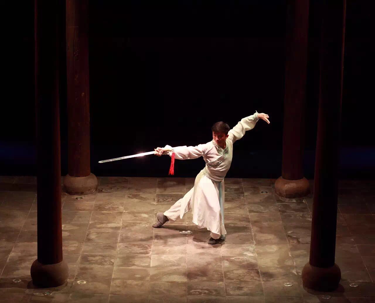 剑舞的流变及动作 附北京舞蹈学院剑舞训练教程 - 哔哩哔哩