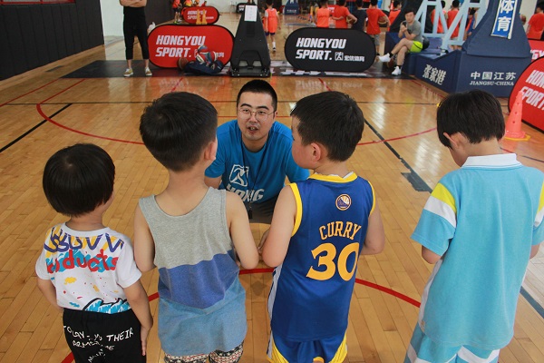 杭州幼儿篮球训练夏令营哪家好？
