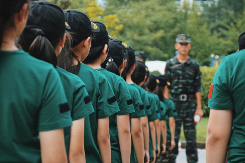 杭州聚冠中小学生军事夏令营